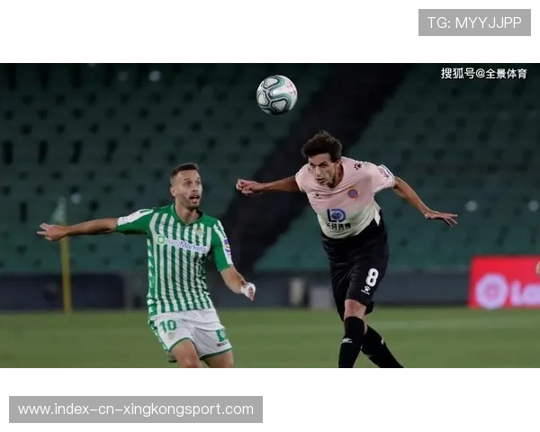 阿尔巴边路插上横传制造绝佳机会